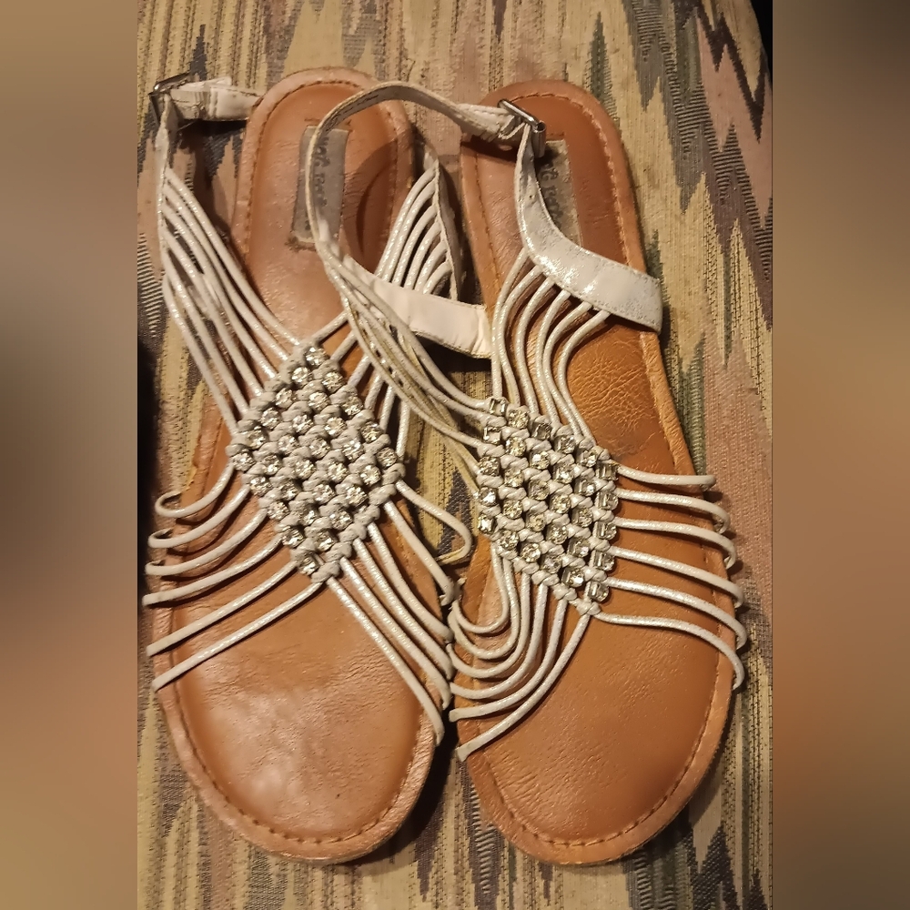 Womens size 9.5 silver NOT Rated sandal
